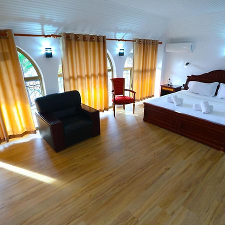 Vila Alizee Hotel ティラナ エクステリア 写真