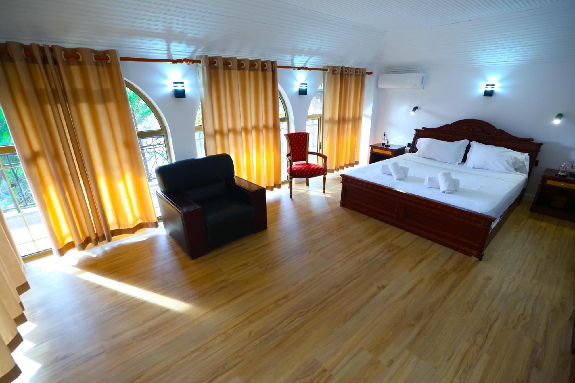 Vila Alizee Hotel ティラナ エクステリア 写真