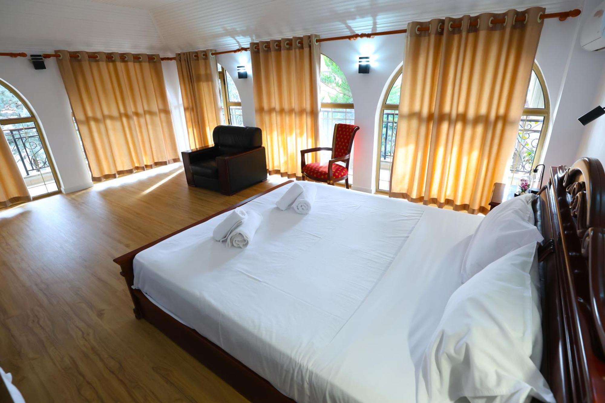 Vila Alizee Hotel ティラナ エクステリア 写真