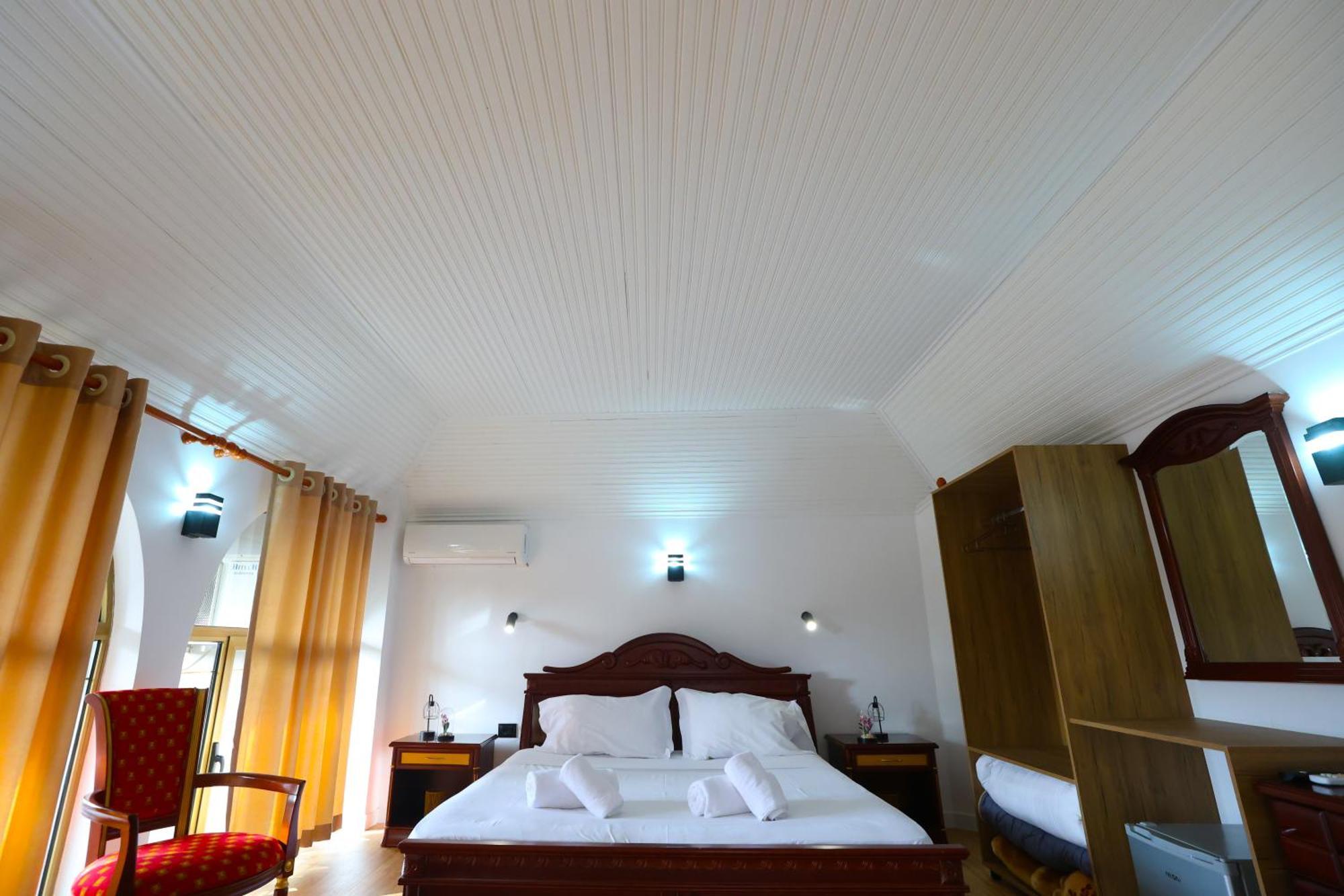 Vila Alizee Hotel ティラナ エクステリア 写真