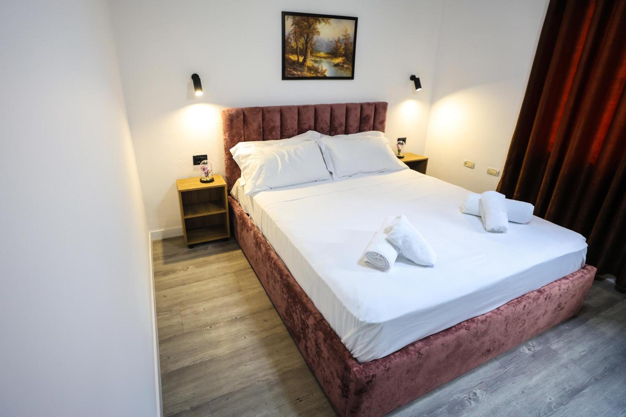 Vila Alizee Hotel ティラナ エクステリア 写真