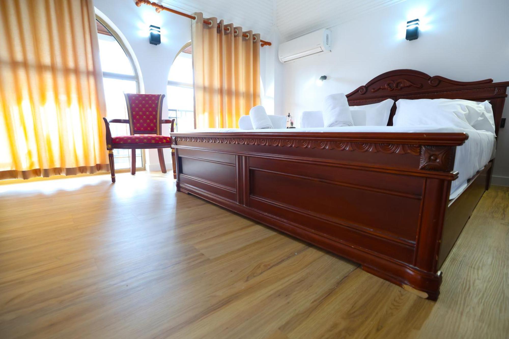 Vila Alizee Hotel ティラナ エクステリア 写真