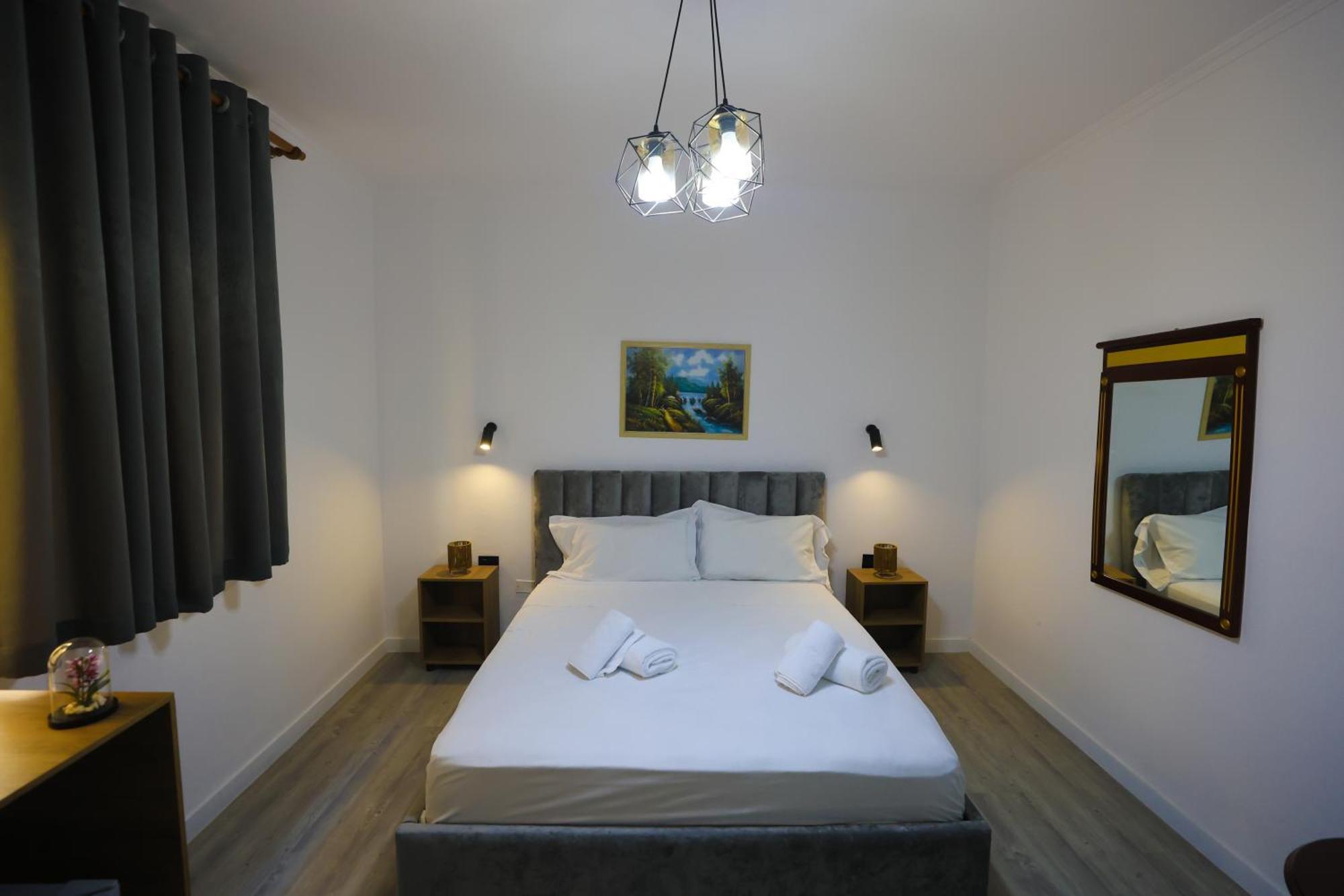 Vila Alizee Hotel ティラナ エクステリア 写真