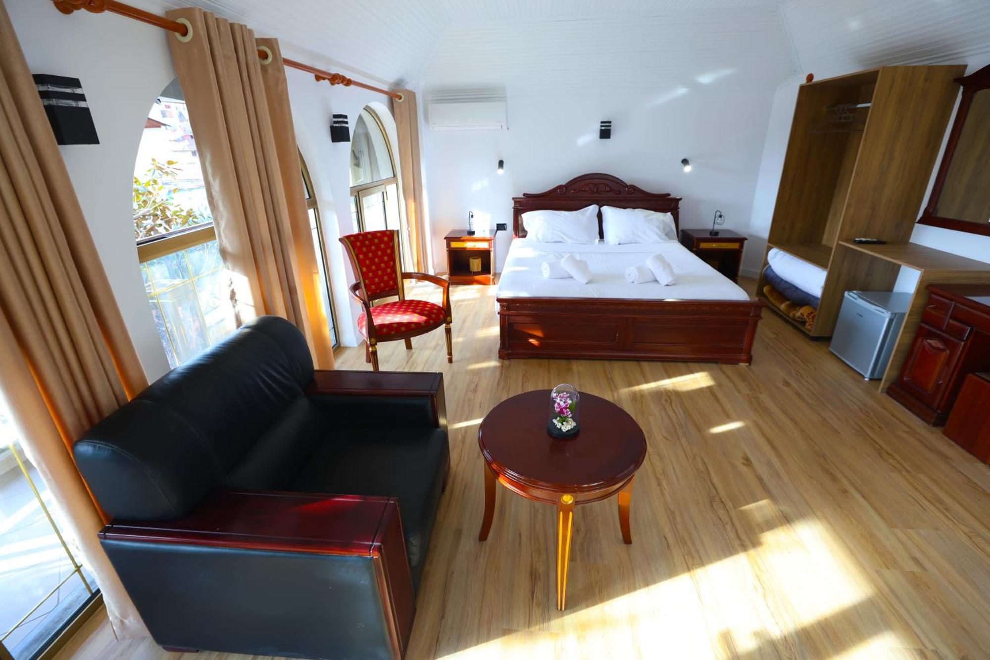 Vila Alizee Hotel ティラナ エクステリア 写真