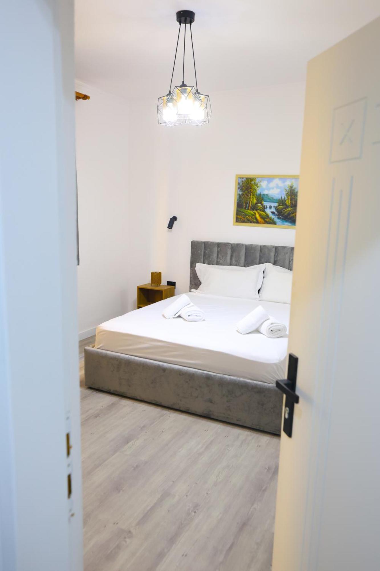Vila Alizee Hotel ティラナ エクステリア 写真