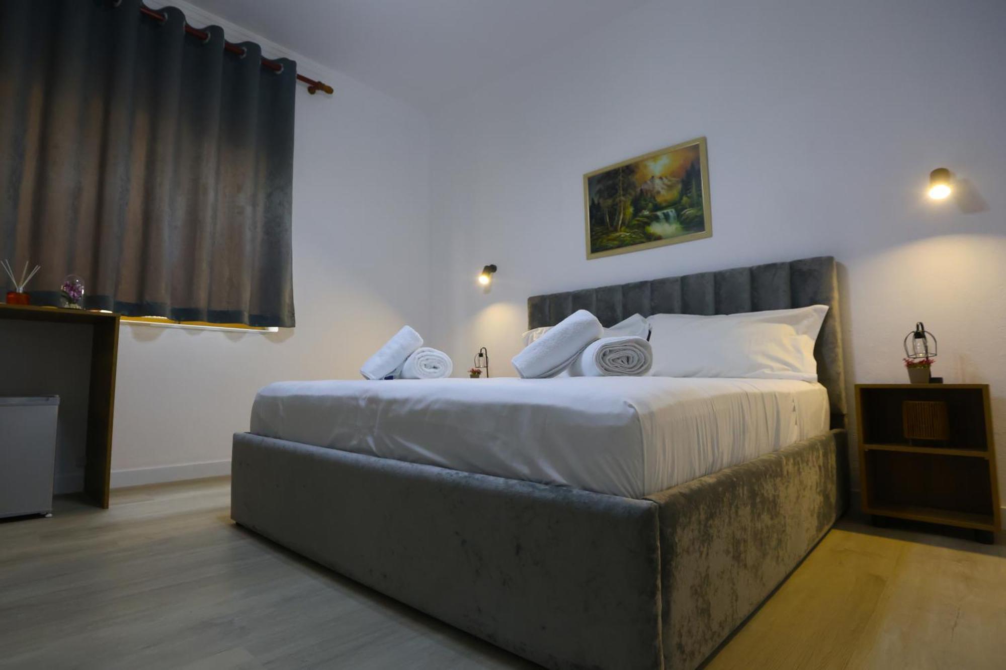Vila Alizee Hotel ティラナ エクステリア 写真